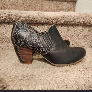 Black Floral-Detail Women’s Ankle Heeled Boots